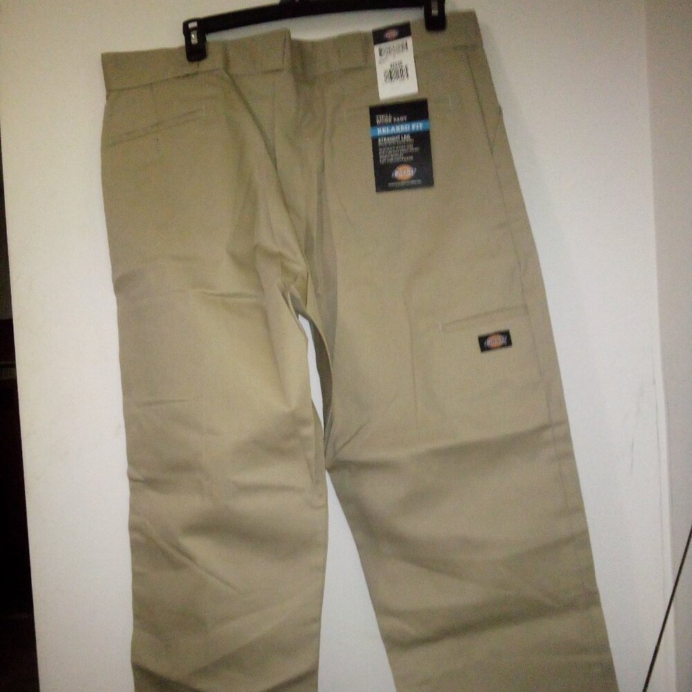 DICKIES Twill work pants ,straight leg  42 x 30 NWT